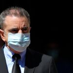 José Manuel Franco preside el minuto de silencio en la Delegación de Gobierno por las víctimas del coronavirus.