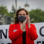 La alcaldesa de Barcelona, Ada Colau, durante una nueva manifestación de trabajadores de Nissan.