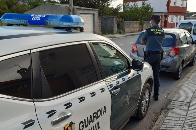Agentes de la Guardia Civil acuden hasta la vivienda donde se encontraba el niño