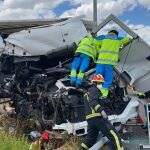 Accidente de tráfico en la M-45. San Fernando de Henares. Alcance entre 2 trailers.