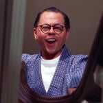 Mickey Rooney haciendo de japonés en "Desayuno con diamantes"