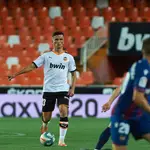 Hugo Guillamón con el Valencia.