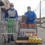 Recogida y entrega de alimentos del proyecto social Entrevecinos en Valladolid