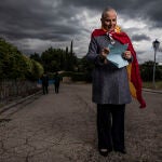 Laura Watcher, la vecina de Torrelodones que ha sido multada por la Guardia Civil por pasear por delante de la casa de Pablo Iglesias e Irene Montero
