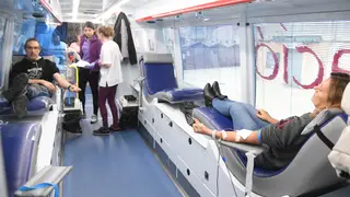 Un autobús recoge donaciones de sangre en el centro de Burgos Un autobús recoge donaciones de sangre en el centro de Burgos