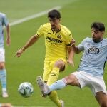 GRAF238. VIGO (PONTEVEDRA), 13/06/2020.- El defensa mexicano del Celta de Vigo Néstor Araujo (d) pelea un balón con el delantero del Villarreal Gerard Moreno. EFE/ Salvador Sas