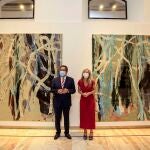 El presidente de la Fundación Cajasol, Antonio Pulido, y la consejera de Cultura y Patrimonio Histórico de la Junta de Andalucía, Patricia del Pozo, inauguran la exposición del pintor Eduardo Hoffmann