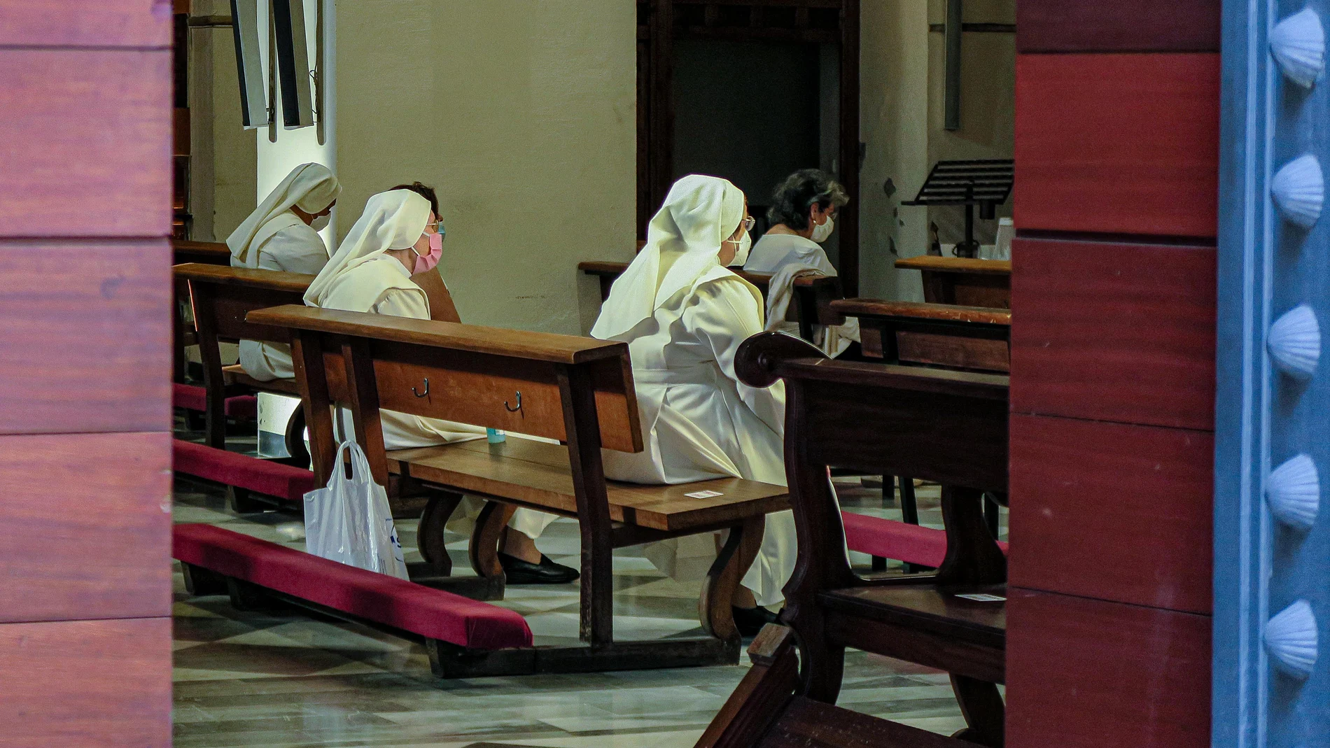 15/06/2020 Monjas con mascarillas