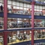 Imagen de funcionarios en Torre Triana, edifico que alberga un par de consejerías de la Junta de Andalucía