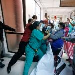 16 June 2020, Chile, Santiago: Medics clash with the security of the Chilean Health Minister during his visit to the San Jose Hospital as they protested poor working condition amid the coronavirus pandemic. Photo: Cristobal Escobar/Agencia Uno/dpa16/06/2020 ONLY FOR USE IN SPAIN