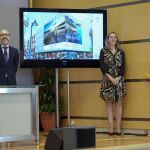 El consejero de Cultura y Turismo, Javier Ortega, y la directora general de Turismo, Estrella Torrecilla, presentan la campaña promocional