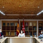 La presidenta de la Comunidad de Madrid, Isabel Díaz Ayuso, ha presidido el consejo de Gobierno extraordinario para establecer las medidas de la desescalada