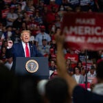 El presidente Donald Trump se dirige a sus simpatizantes en Tulsa