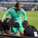 Sergio Ramos es atendido en la rodilla durante el partido ante la Real Sociedad21/06/2020 ONLY FOR USE IN SPAIN