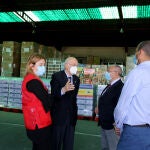 El subdelegado del Gobierno en Valladolid, Emilio Álvarez, asiste a la presentación de la primera fase del "Programa 2020 de ayuda alimentaria para personas desfavorecidas", junto a Rosa Urbón, presidenta Provincial de Cruz Roja; Jesús Mediavilla, presidente del Banco de Alimentos; y Jesús María García, responsable de las unidades del programa