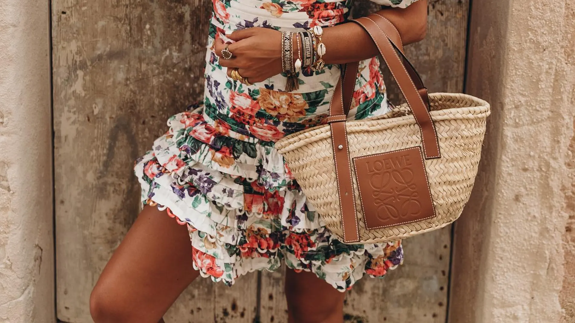 Los 5 bolsos de rafia que te solucionaran cualquier look este verano.