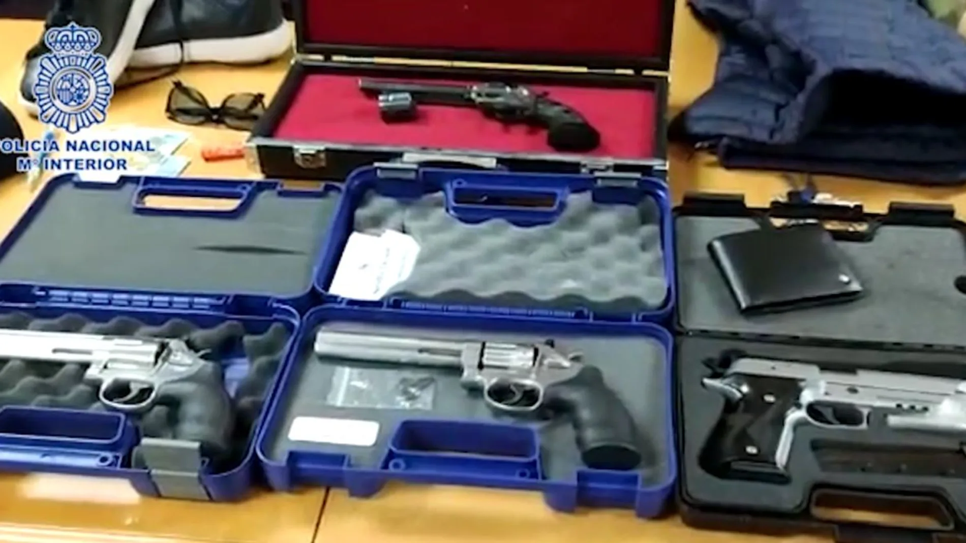 Cuatro armas de fuego recuperadas por la Policía Nacional robadas en Chamberí, Madrid