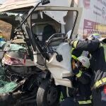 Un camionero herido grave tras quedar atrapado en la cabina en choque en la M-50