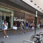 Las colas de El Corte Inglés mantuvieron la distancia social