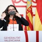 La vicepresidenta y Portavoz del Gobierno valenciano, Mónica Oltra, momentos antes de iniciar la rueda de prensa posterior al Pleno del Consell de este viernes