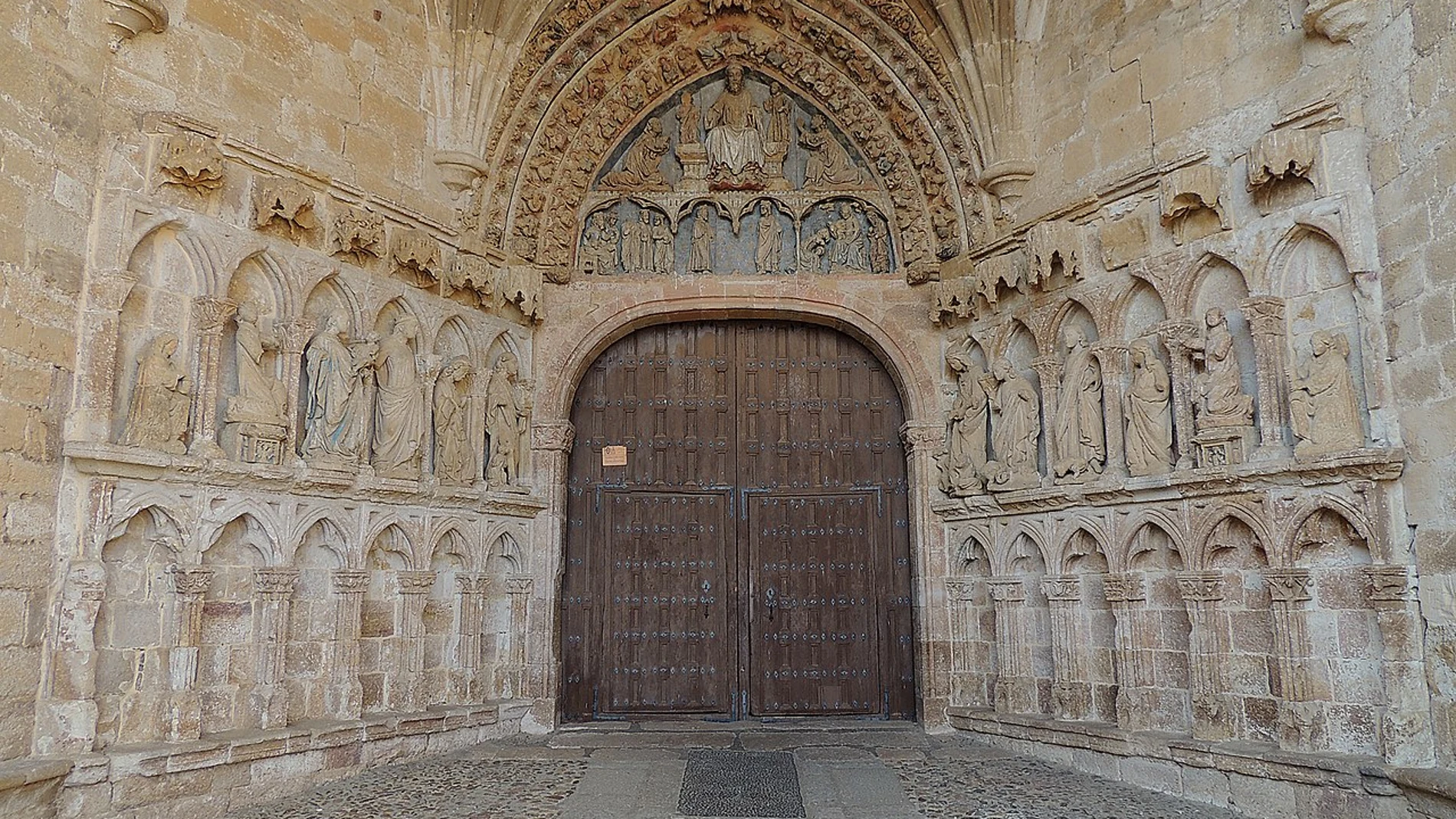 Fachada de la iglesia de La Hiniesta de Zamora