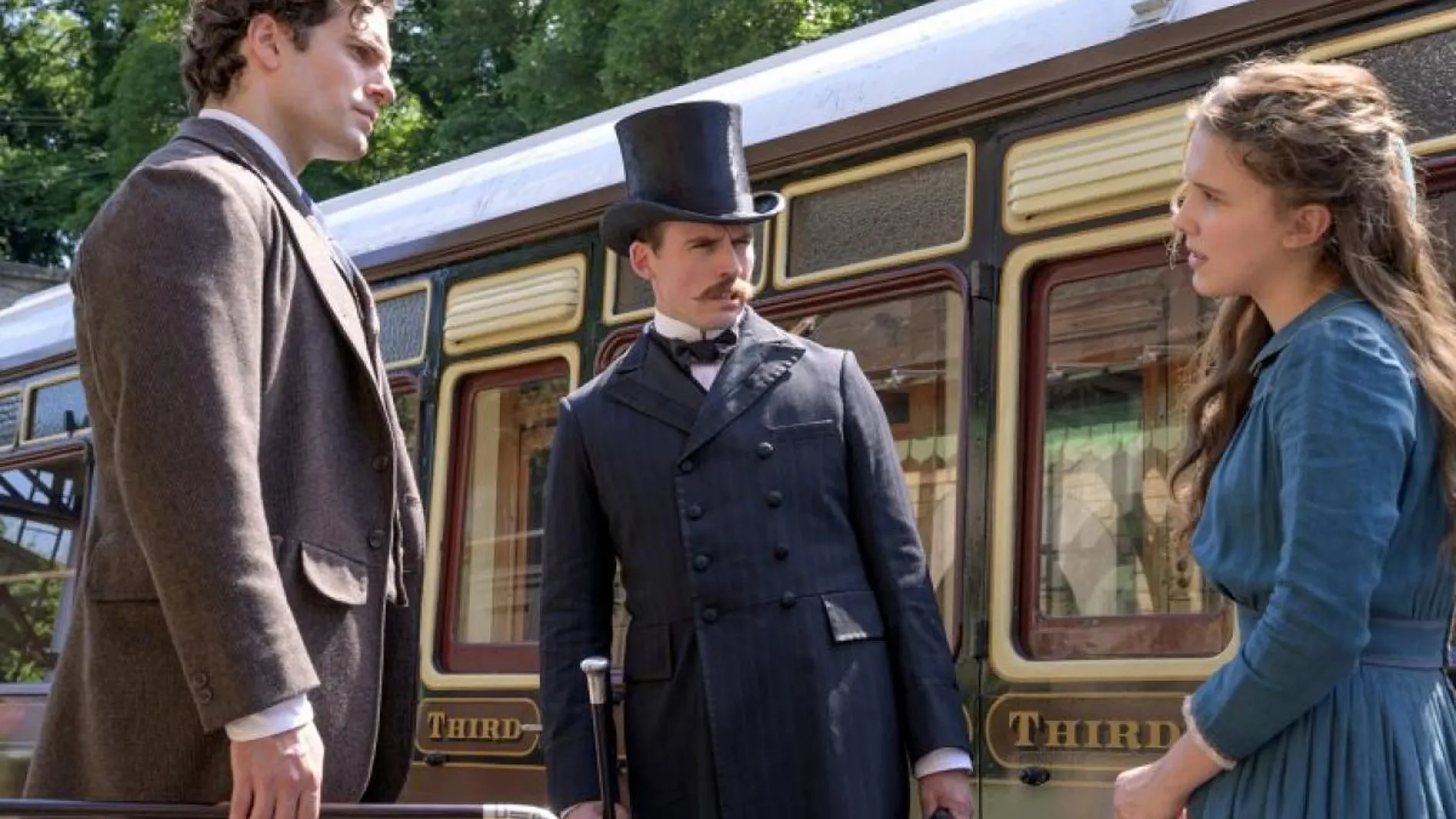 «Enola Holmes» se estrenará en septiembre. En la imagen, Henry Cavill, Sam Claffin y Millie Bobbie Brown