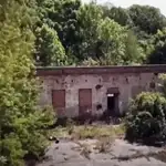 Exterior de la fábrica en la que fue encontrado el material informático