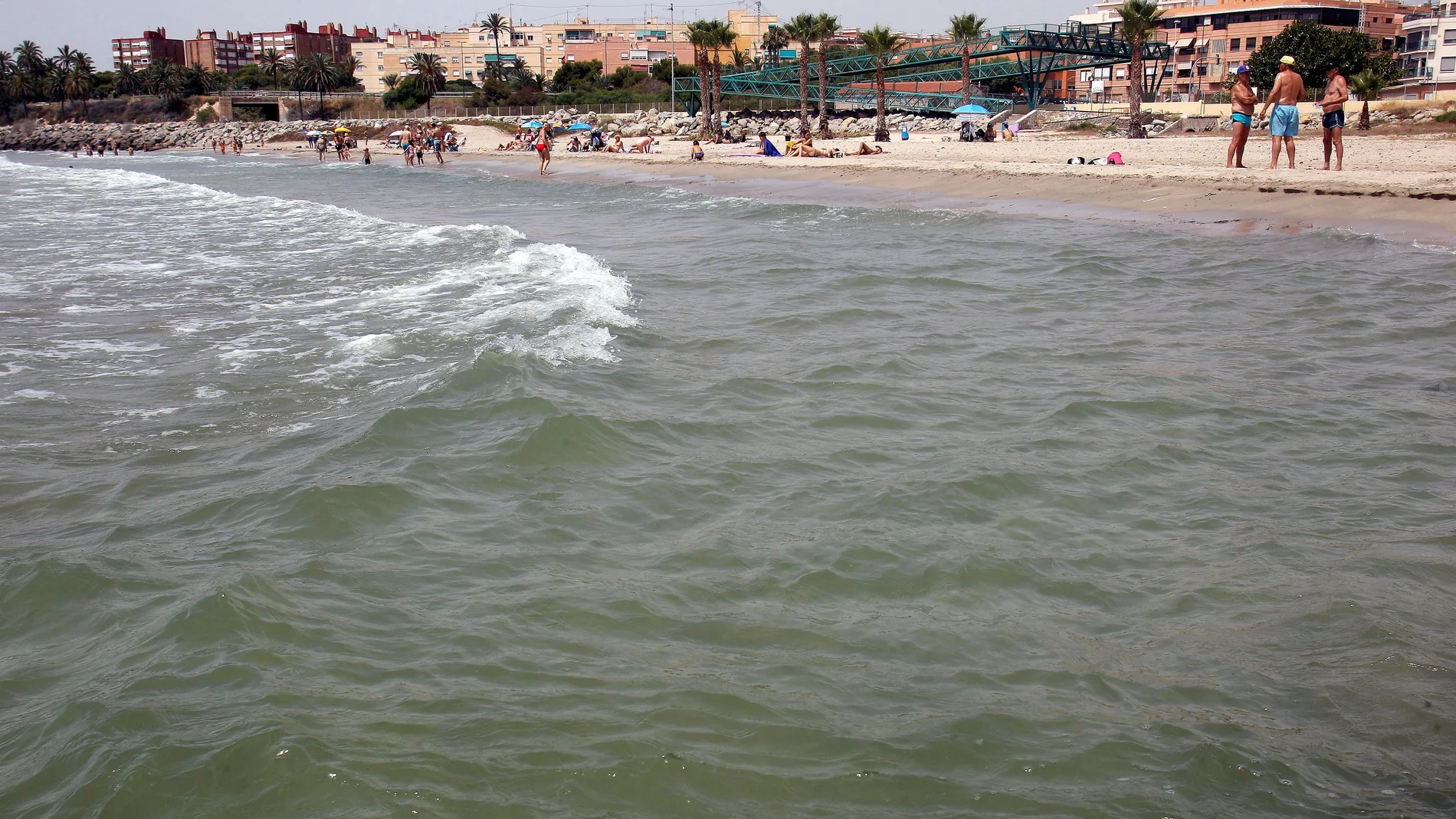 Otorgadas 48 banderas negras a playas y costas, el 40% por aguas sin depurar