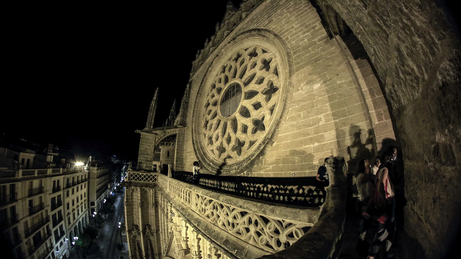 Rosetón ubicado sobre la Puerta de la Asunción de la Catedral de Sevilla