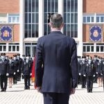 El Rey preside la jura o promesa de los títulos profesionales a los miembros de la XXXIV promoción de la Escala Básica de la Policía Nacional en el Complejo Policial de Canillas, en Madrid (España), a 30 de junio de 2020.30 JUNIO 2020Casa de S.M. el Rey30/06/2020