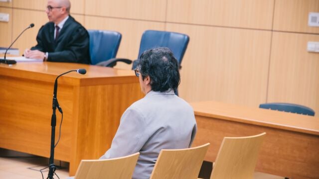 El educador condenado, en una imagen de archivo del día en que se celebró el juicio El educador condenado, en una imagen de archivo del día en que se celebró el juicio