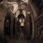 Interior de la Catedral de Sevilla, durante la visita nocturna