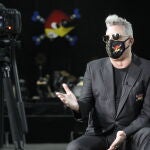 Entrevista con el rockero Loquillo que inaugura este viernes el regreso de los conciertos al WiZink Center de Madrid. Es un concierto benéfico a favor del Banco de Alimentos y con las medidas de seguridad oportunas, entre ellas, el control de aforo con solo 1.700 espectadores.