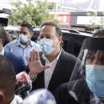 AME232. CIUDAD DE PANAMÁ (PANAMÁ), 02/07/2020.- El expresidente de la República de Panamá, Juan Carlos Varela (2014-2019), comparece la mañana de hoy jueves, en la Fiscalía Especial Anticorrupción del caso Odebrecht, que lo citó para que rindiera indagatoria por la presunta comisión del delito de blanqueo de capitales. EFE/Bienvenido Velasco