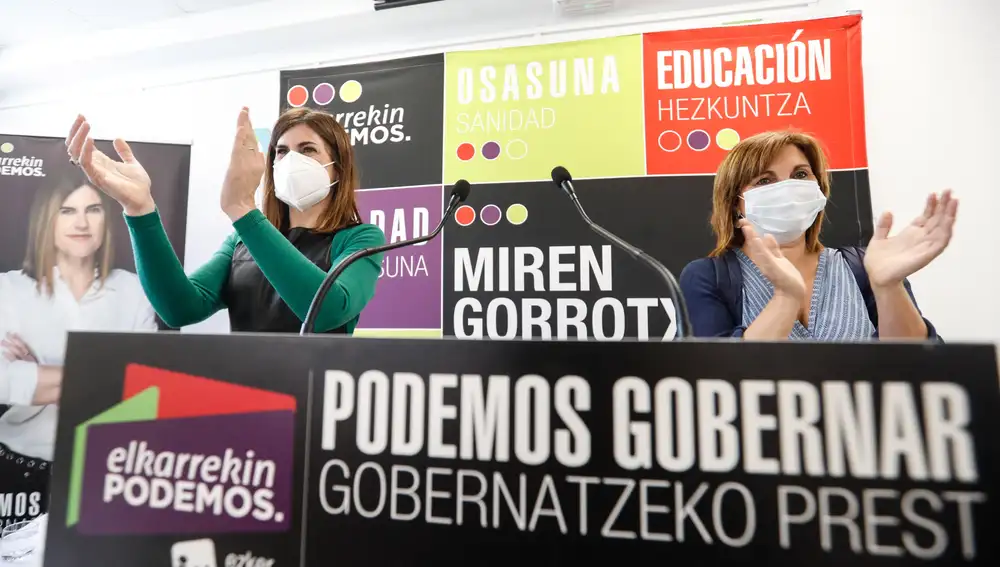 GRAFCAV6960. ERRENTERIA (GUIPÚZCOA), 03/07/2020.- La candidata a lehendakari por Elkarrekin Podemos-IU, Miren Gorrotxategi (i), y la coordinadora general de Podemos Euskadi, Pilar Garrido, participan con otros miembros de la coalición en un acto celebrado este viernes en Errenteria en el que hablan de los gobiernos de izquierdas. EFE/Juan Herrero