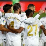 Sergio Ramos celebra con varios de sus compañeros el gol de penalti al Getafe02/07/2020 ONLY FOR USE IN SPAIN