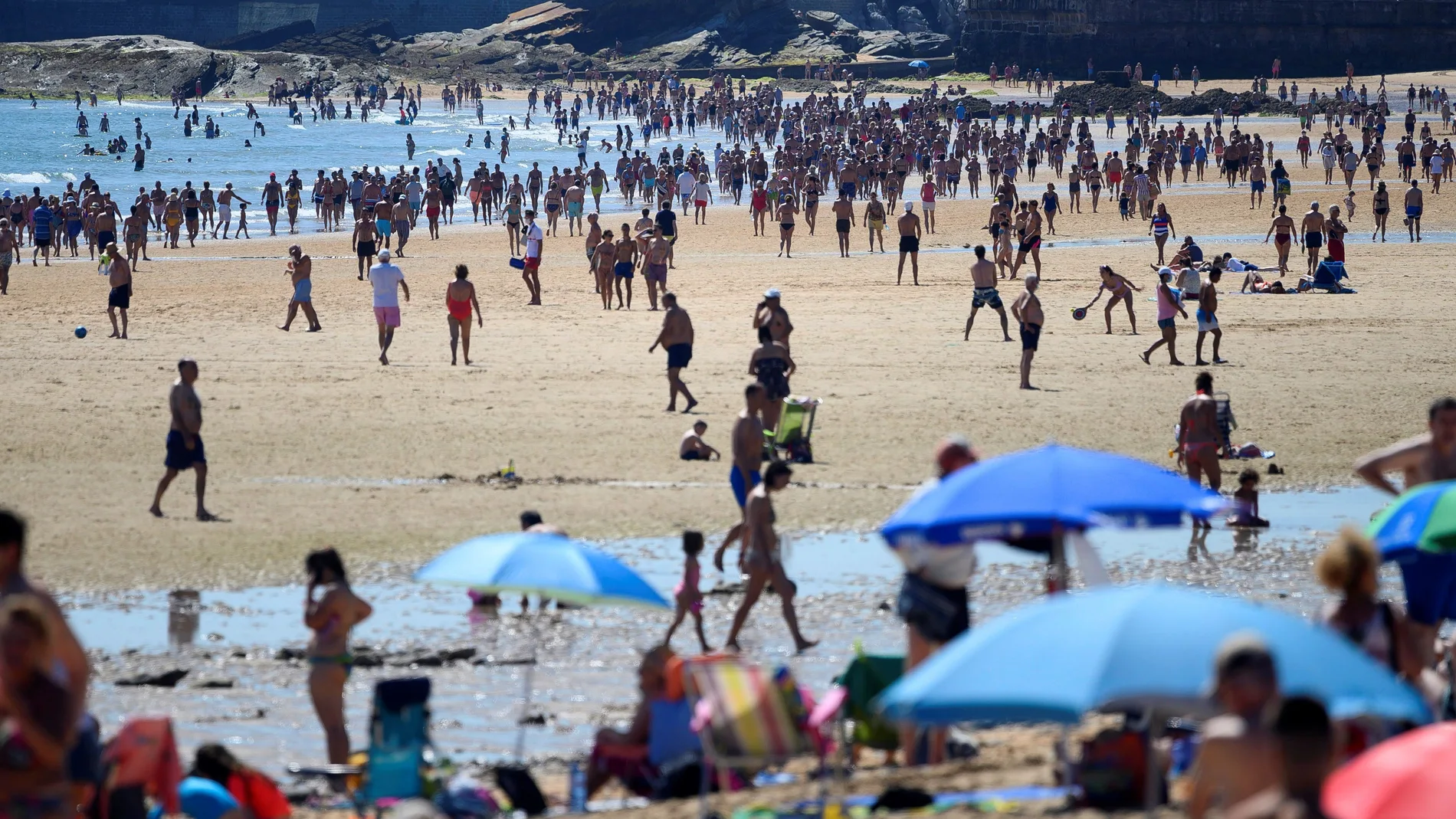 Las playas de Santander estrenan sistemas de conteo para controlar el aforo