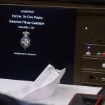 La mascarilla del presidente del Gobierno, Pedro Sánchez, en su escaño, durante la última sesión de control bajo el estado de alarma en el Congreso de los Diputados