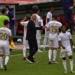 El Real Madrid, en la imagen durante una pausa por hidratación, depende de sí mismo para ser campeón