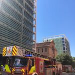 Los bomberos siempre actúan acompañados por su ambulancia