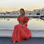 Paula Echevarría apuesta por un conjunto rojo de Mango para disfrutar de la noche en Puerto Banús.