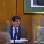 El vicepresidente de la Junta y consejero de Turismo, Regeneración, Justicia y Administración Local, Juan Marín, en una comisión parlamentaria