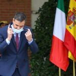 Pedro Sánchez recibe en la Moncloa al presidente italiano Giuseppe Conti.￼