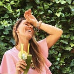 Gloria Morales disfruta de uno de sus smoothies favoritos.