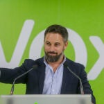 El presidente de Vox, Santiago Abascal, valora los resultados obtenidos por su formación en los comicios vascos y gallegos durante la noche electoral del 12J en la sede del partido, en Madrid (España), a 12 de julio de 2020.12 JULIO 2020;ESCRUTINIO;VOTACIONES;ELECCIONES AUTONÓMICAS;EUSKADI;GALICIA;PAÍS VASCORicardo Rubio / Europa Press12/07/2020