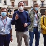 El candidato de PP+Cs, Carlos Iturgaiz junto al alcalde de Madrid, José Luis Martínez-Almeida, Antonio Terol y Raquel González, ayer en Vizcaya
