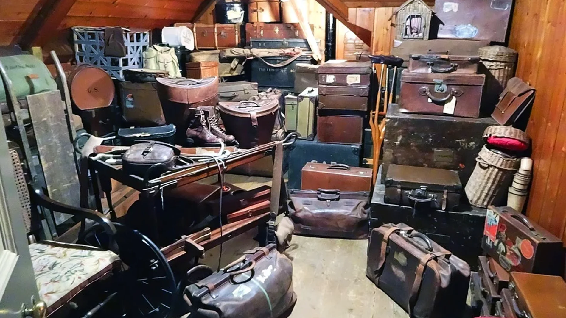 El vaciado de pisos es una buena opción cuando renuevas los muebles de tu hogar o te mudas a un piso amueblado. Pero, si deseas conservar tus pertenencias o si necesitas un lugar para guardarlas durante una reforma integral, alquilar un trastero es la mejor opción.