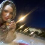 Lana Kos en la plaza de Oriente de Madrid