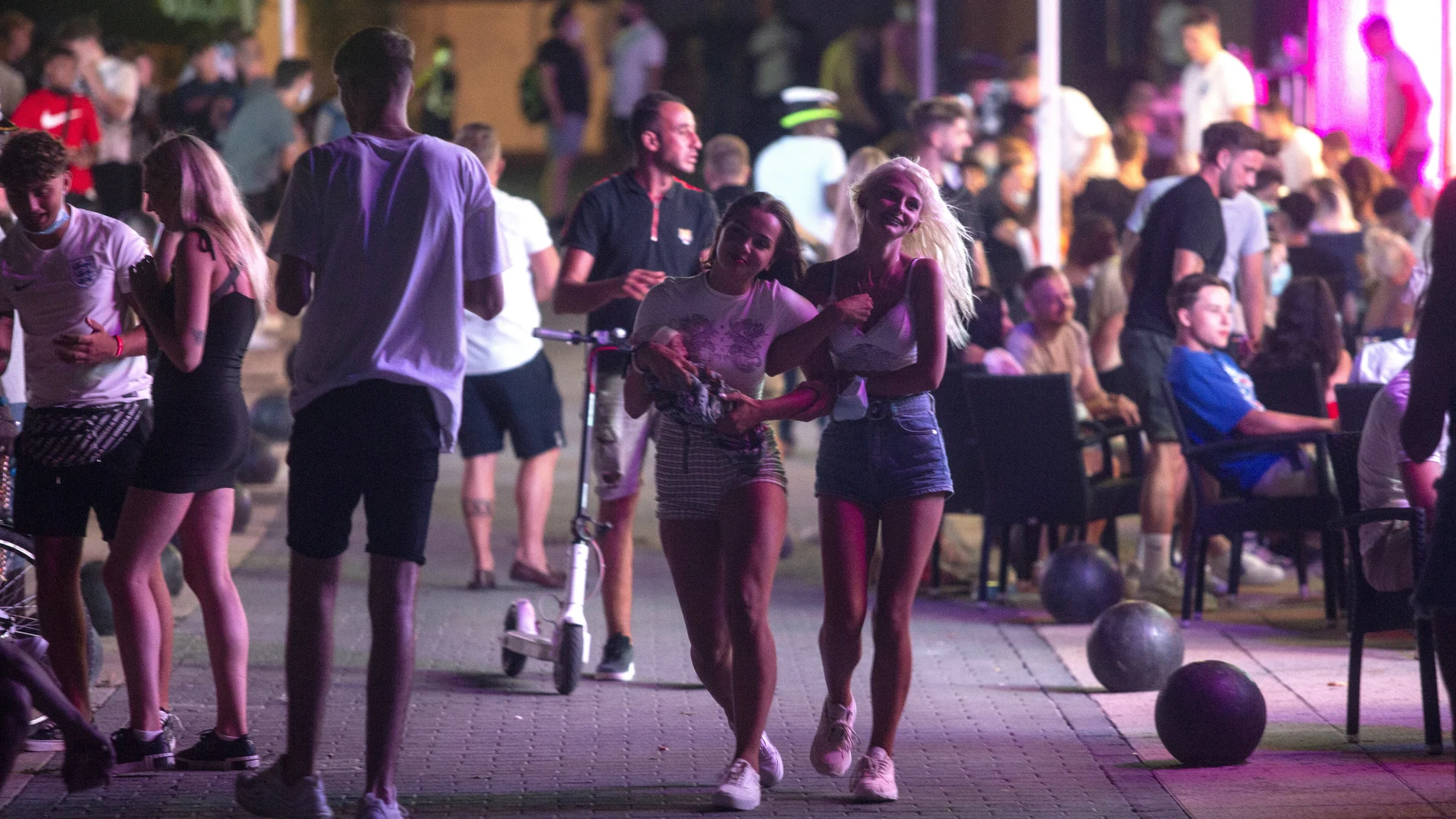 Turistas en Magaluf, uno de los grandes destinos de ocio nocturno de Europa