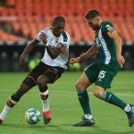 Geoffrey Kondogbia con el Valencia.